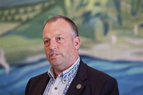 Green blasts State Farm for refusing to settle Maui claims.